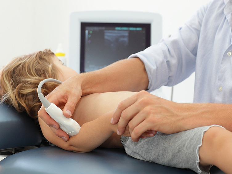 Ultraschalluntersuchung Fotolia_91764451_S.jpg
